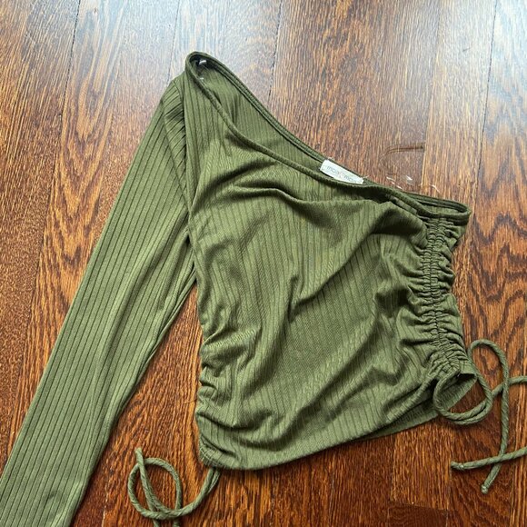 One shoulder, shirred side, fitted top - Picture 1 of 3